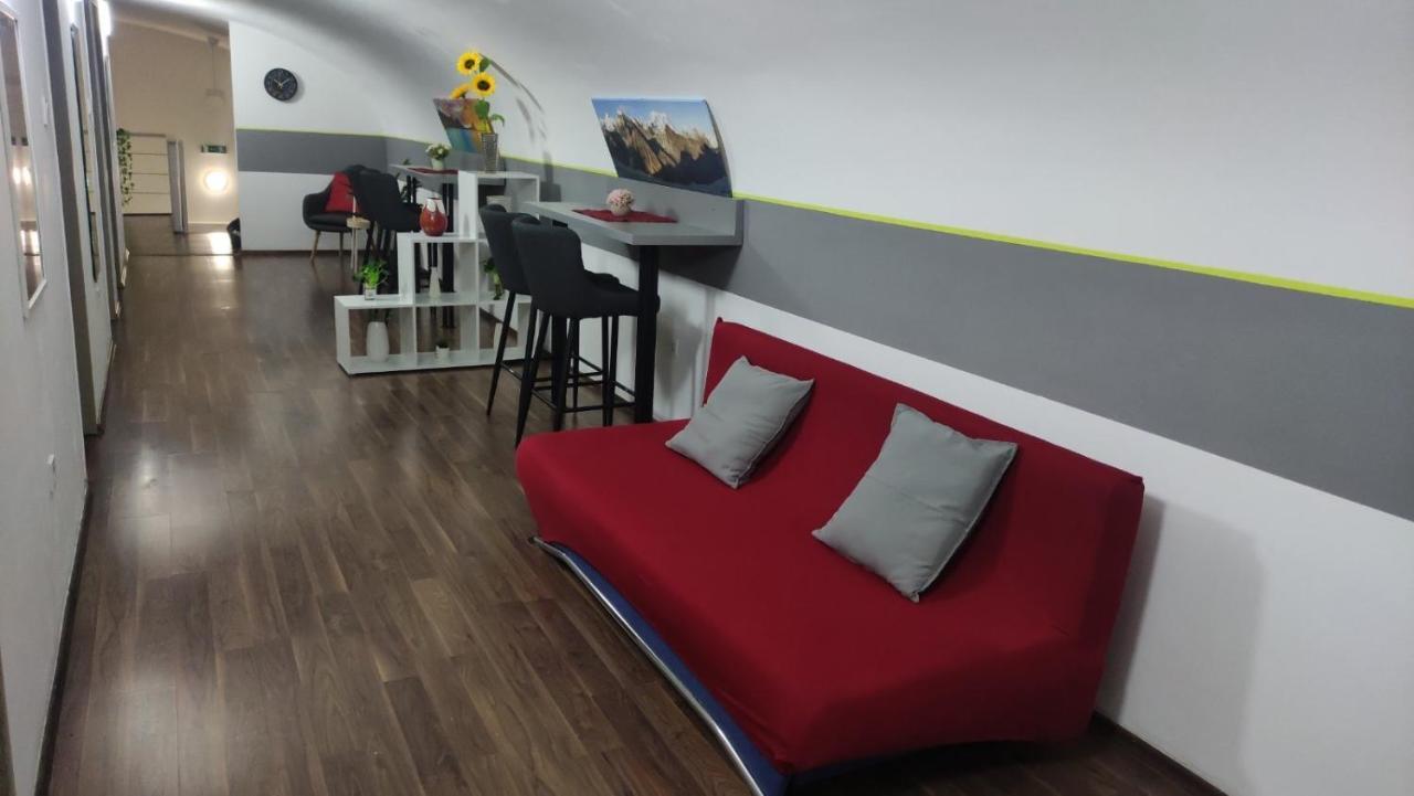 Eiffel-T45 Five Bedroom Central Apartment, Budapest